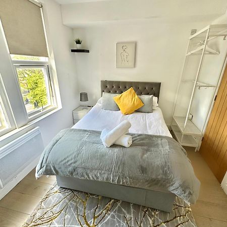 Cosy En-Suite Room In Stratford Лондон Екстер'єр фото