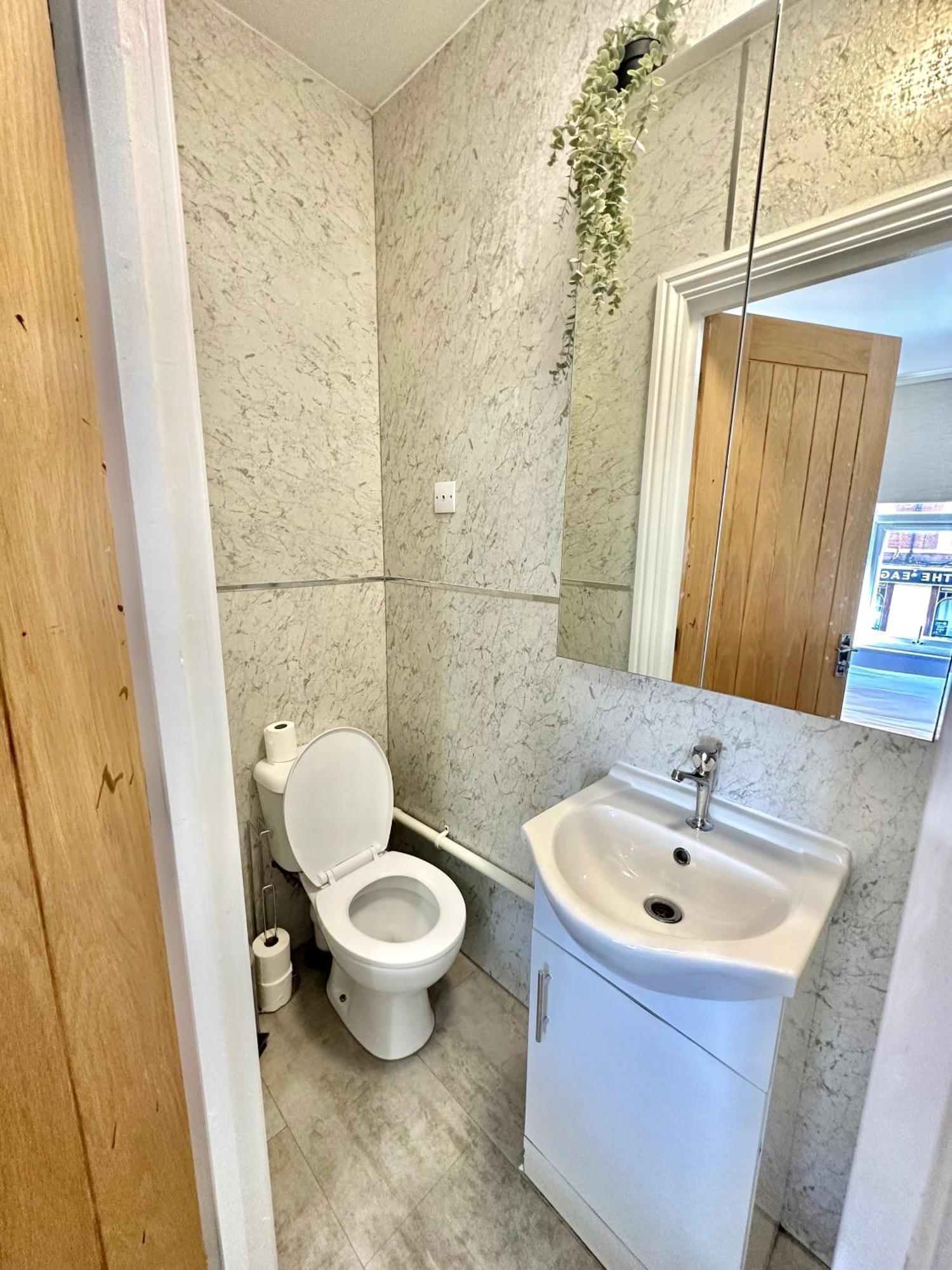Cosy En-Suite Room In Stratford Лондон Екстер'єр фото